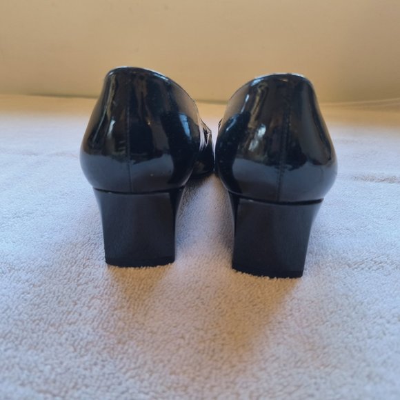 STUART WEITZMAN FLOWER PATENT PUMPS SIZE 6.5 - Picture 5 of 7